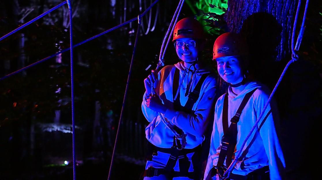 Klettern bei Nacht im schnurstracks Kletterpark