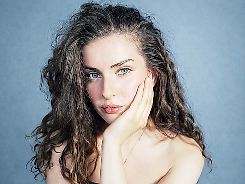 presse-use-artistic-portait-begum-aslan