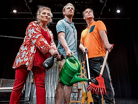 DIE HERKULESKEULE Dresdens Kabarett-Theater präsentiert "Die Erde hat eine Scheibe" - Die Erde hat eine Scheibe