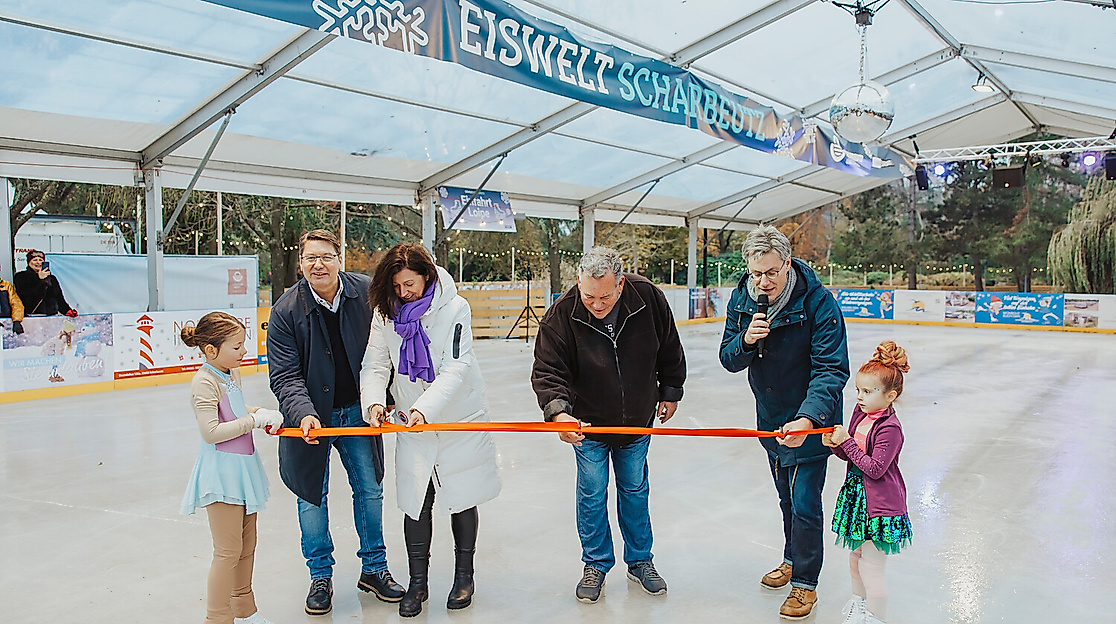 Eiswelt Scharbeutz Eröffnung Eisbahn 2024 Banddurchtrennung © TALB Christian Schaffrath