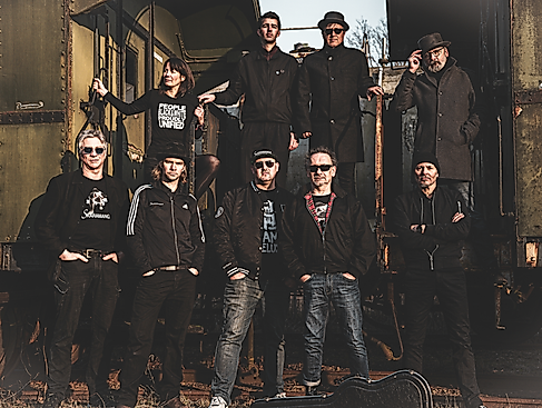 SKARAMANGA_00002_Querformat_Train_klein_1