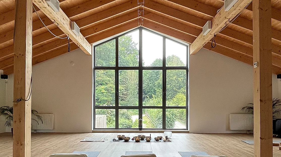 Der wunderschöne Raum mitten in der Natur für unsere Sound Meditation in der Gronenberger Mühle in Scharbeutz
