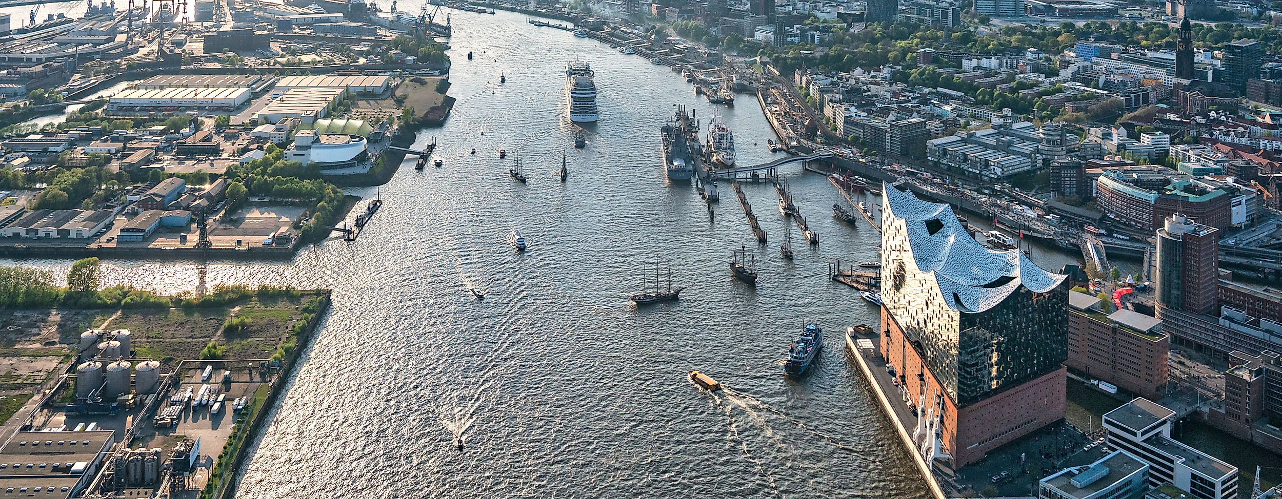hamburg-maritim_luftaufnahme-elbe-westen_c-andreas-vollbracht