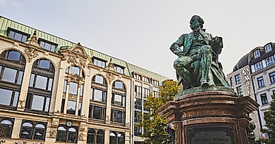 gaensemarkt_lessingdenkmal_c-2018-thisisjulia-photography-1