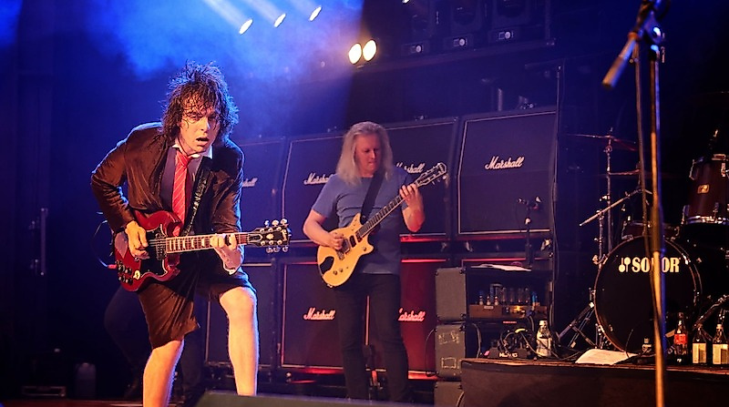 AC/DC Show