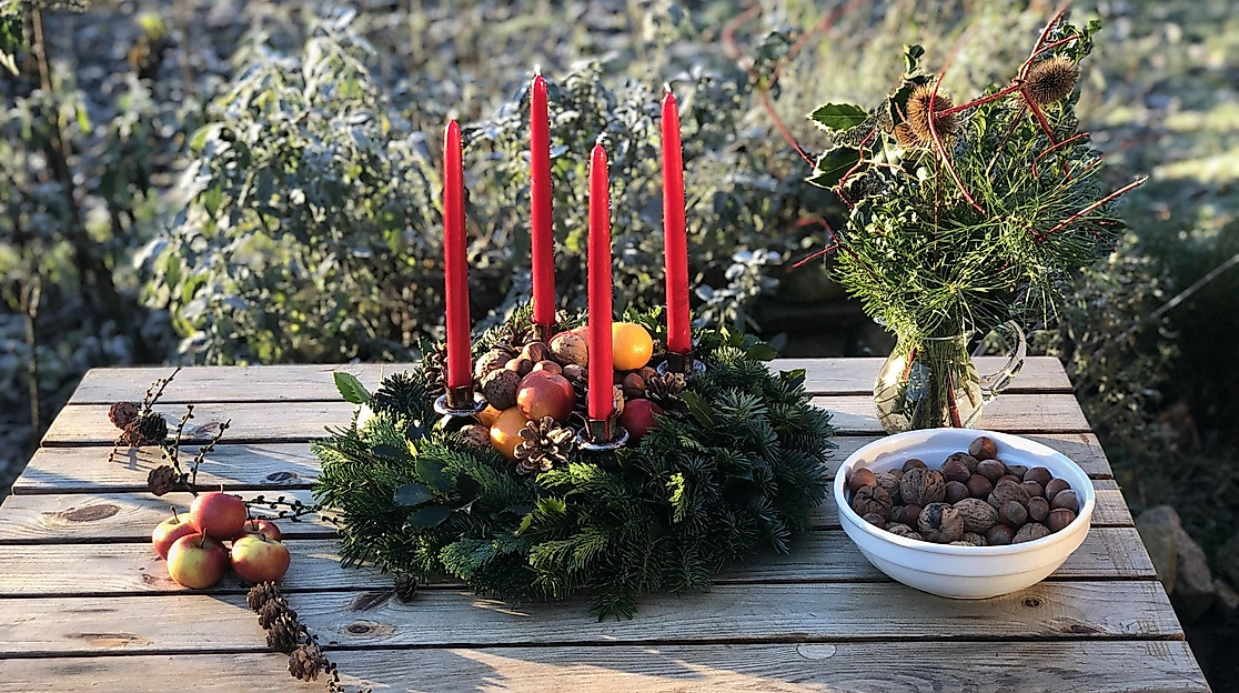 25-11-29 Adventskranz binden Gut Wulfsdorf