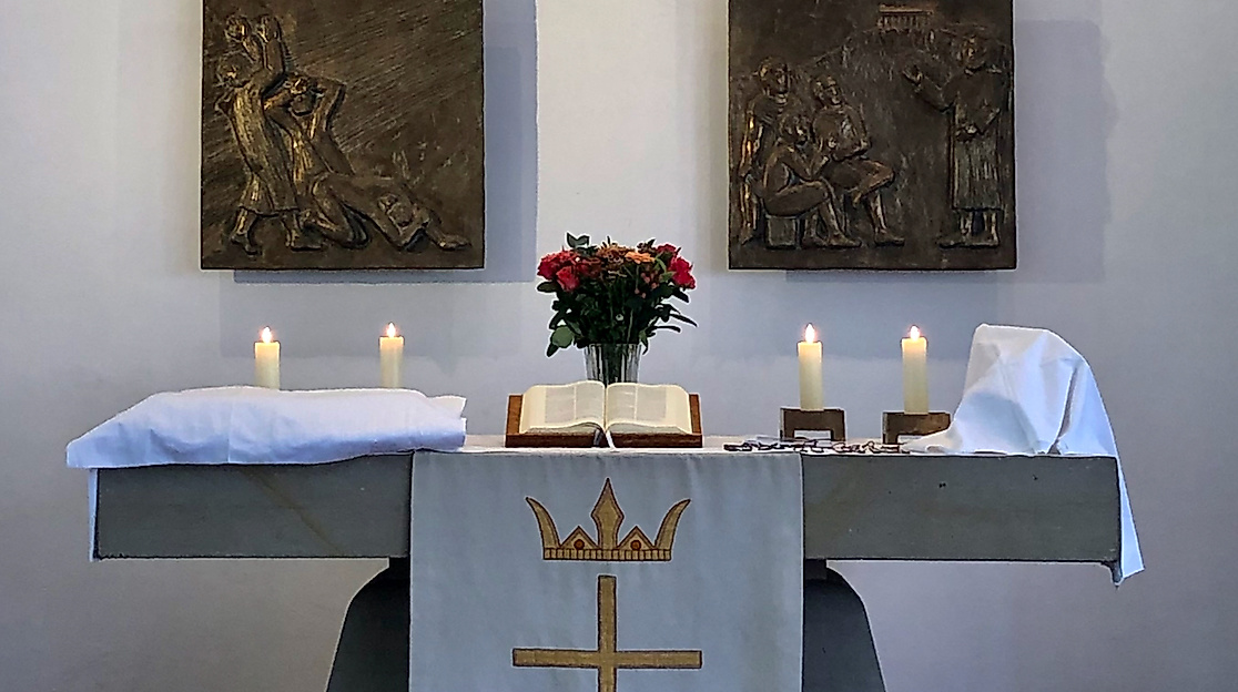 Gottesdienst mit Abendmahl und Chor in der Pauluskirche