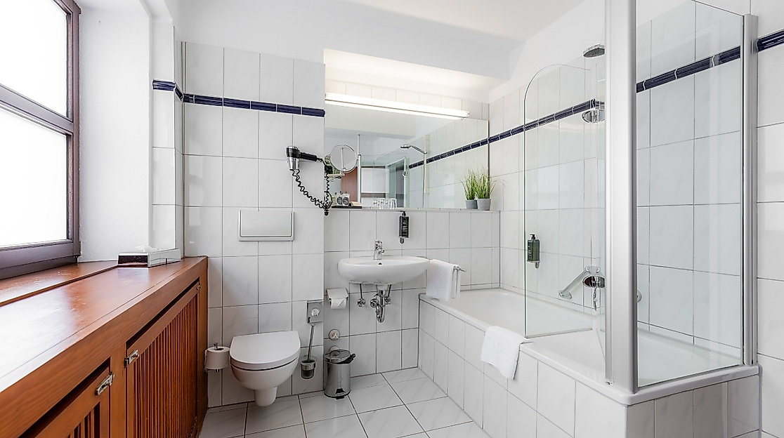 Hotel Engel Hamburg: Beispiel Badezimmer