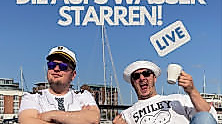 Männer, die aufs Wasser starren!