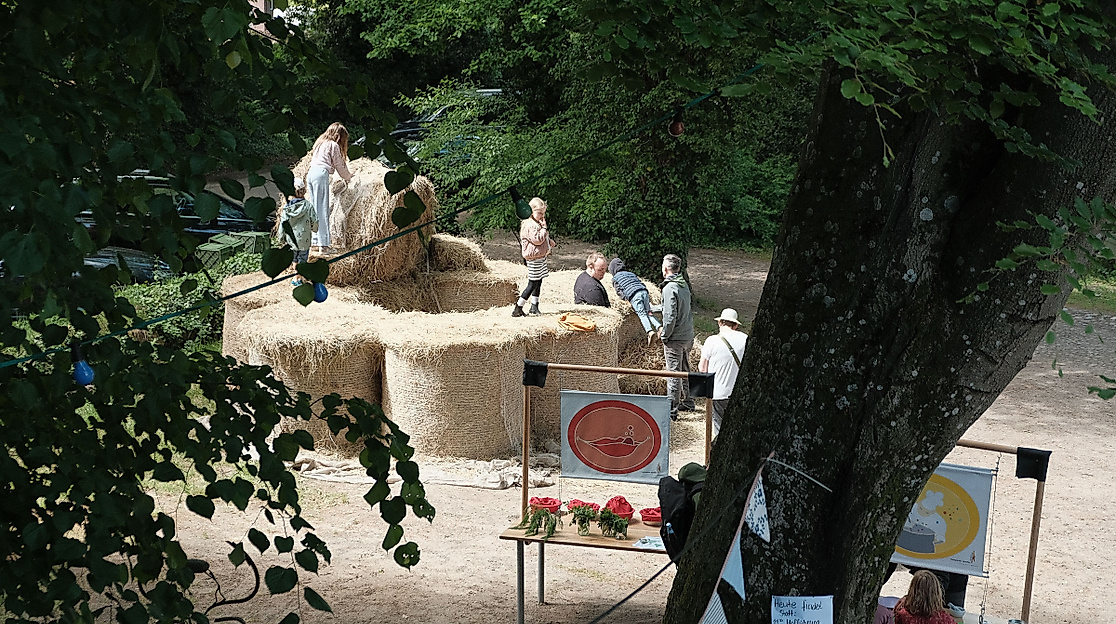 Hüpfburg auf dem Hof