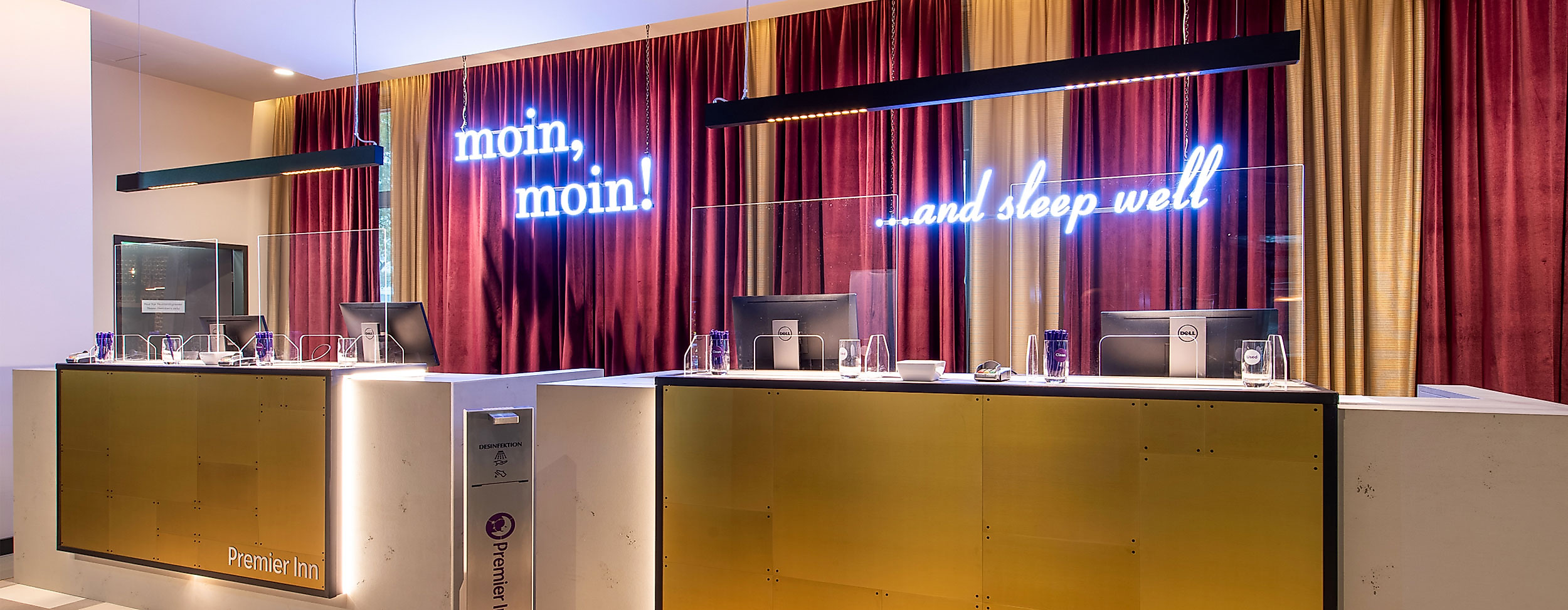 Rezeption Premier Inn Hamburg St. Pauli