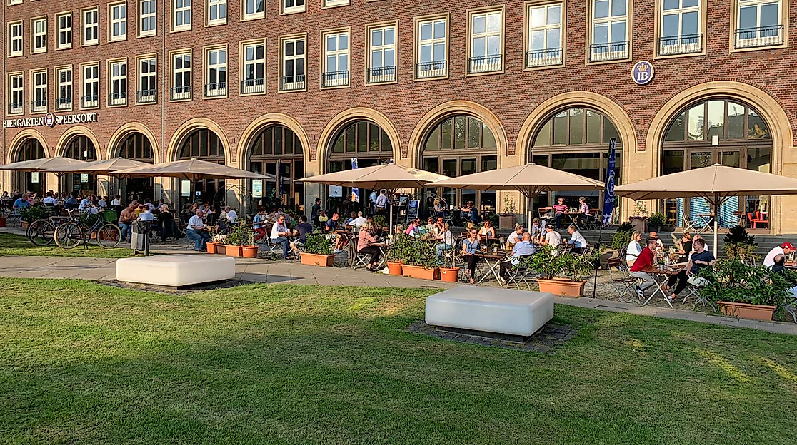 hofbraeu-wirtshaus-am-speersort_aussenterrasse_c-2020_hofbraeu-wirtshaus