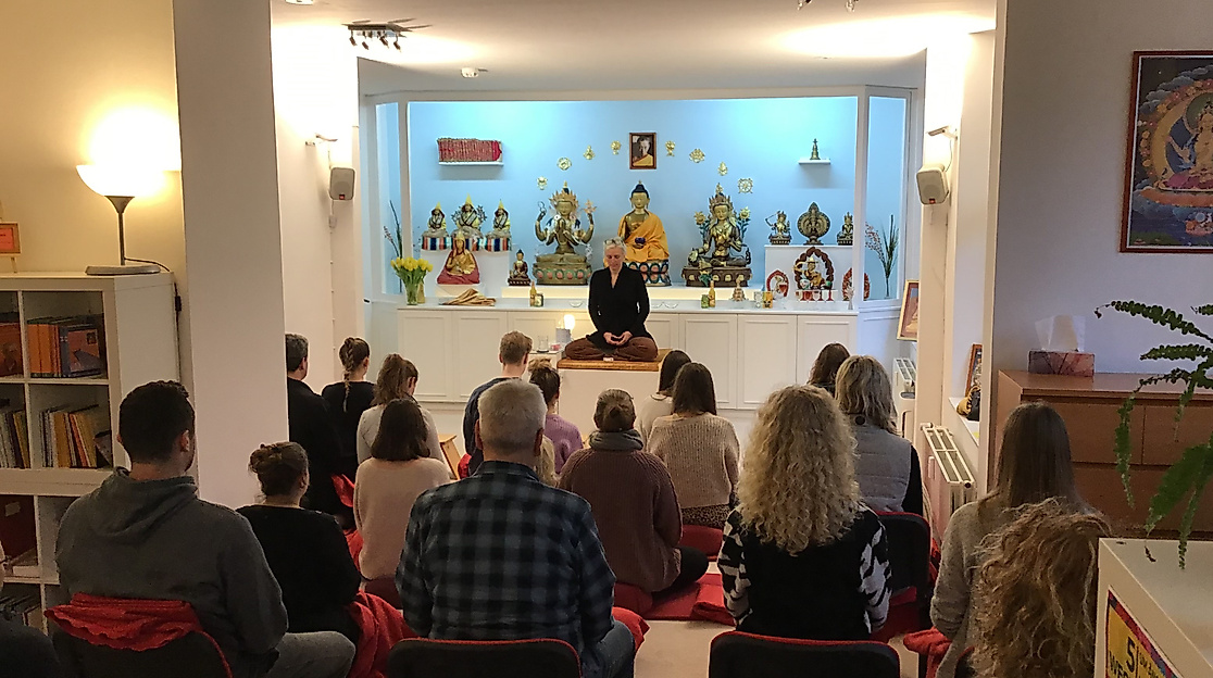 Zentrum mit Leuten & Miri - Medi 4