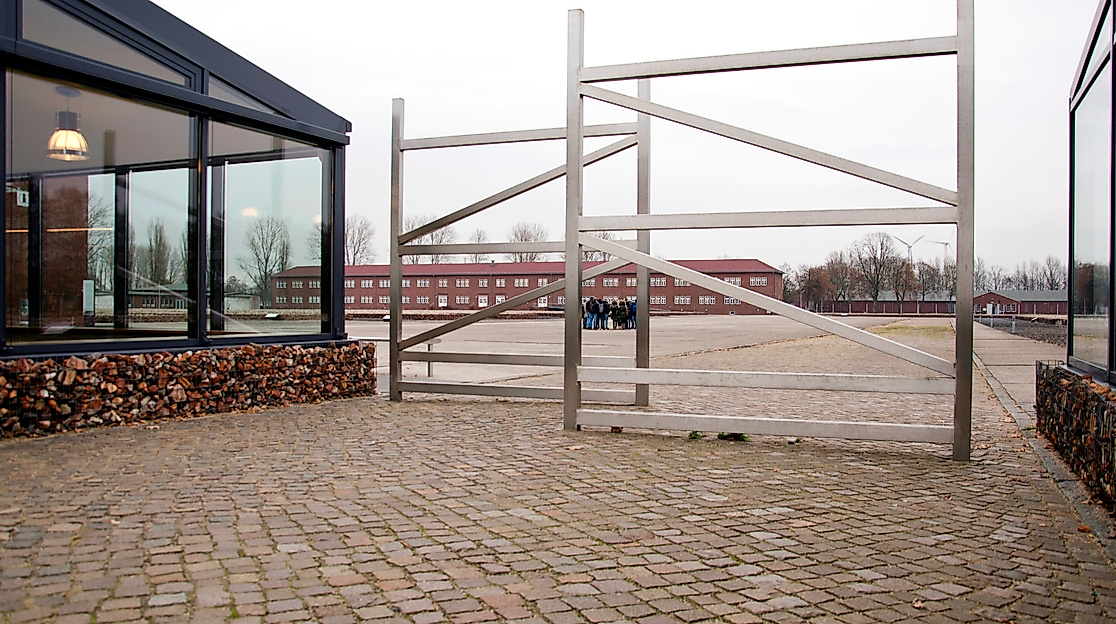 kz-gedenkstaette-neuengamme_haupteingang-c-emily-mohney_01