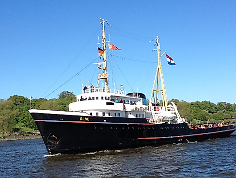 Hafengeburtstag Auslaufparade Hochseeschlepper ELBE