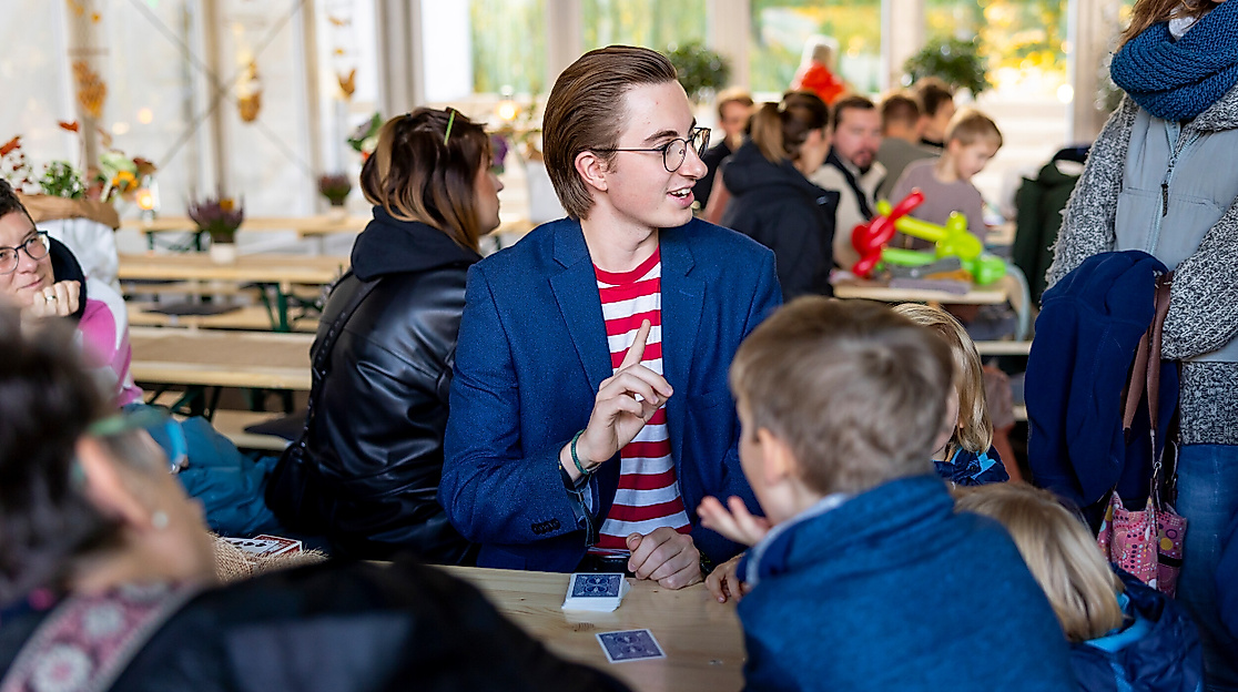 Scharbeutzer Herbstpartie 2023 Mann zaubert © TALB Christian Schaffrath(1)