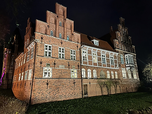 Bergedorfer Schloss beleuchtet