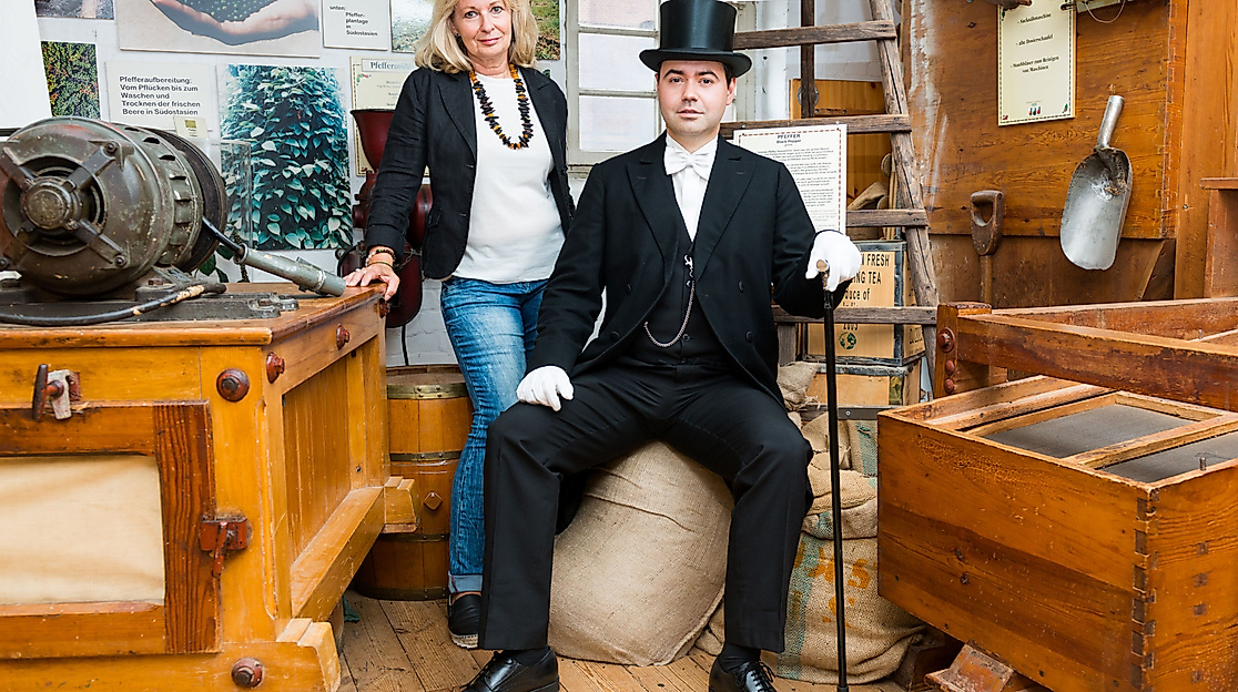 Spicys_Pfeffersack mit Fr. Vierk im Museum Pfefferecke