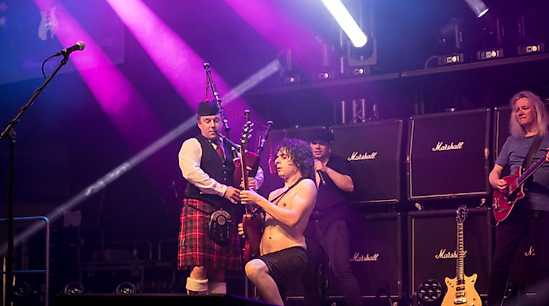 AC/DC Show