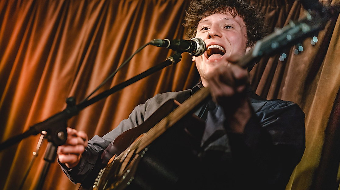ludwig-wright-performing-photo-daniel-guenther