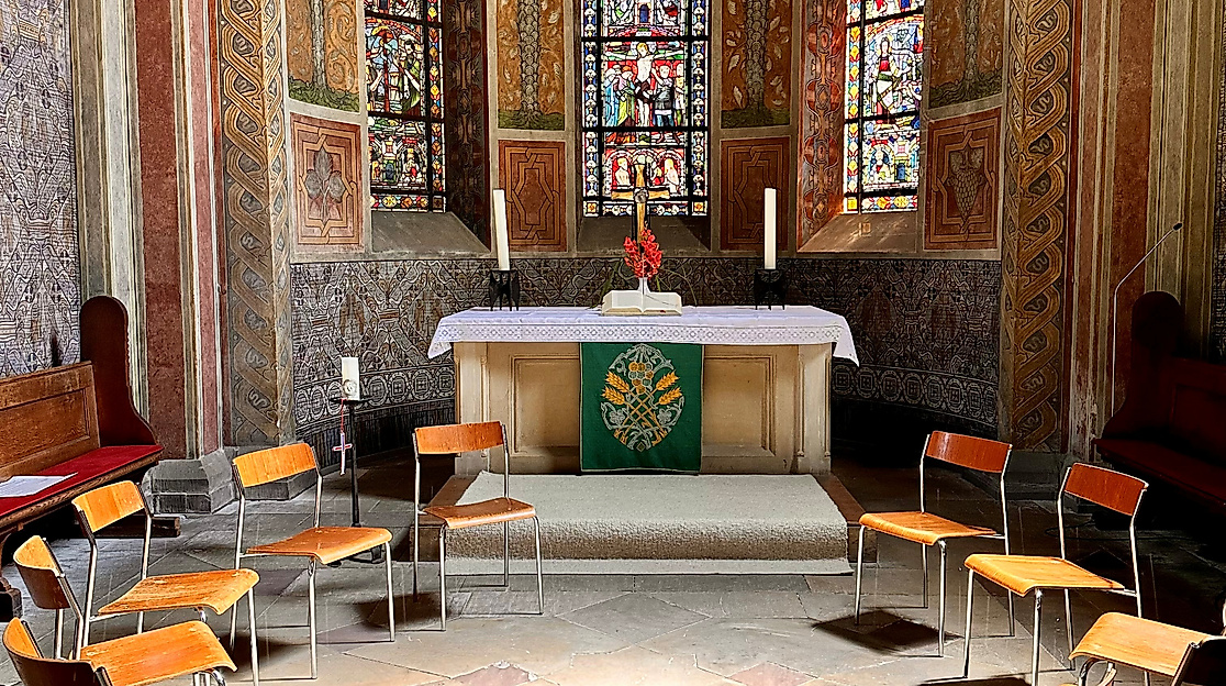 Kirchenräume – Menschen(t)räume:  Der Raum erzählt. Ich schreibe zurück