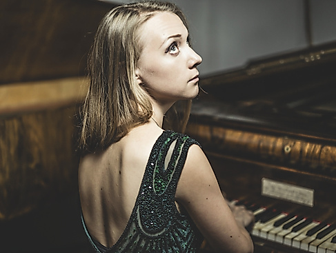 Olga-Pashchenko_CMYK_(c)_Yat-Ho-Tsang