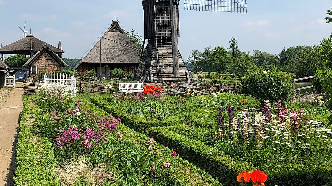 Rieck Haus mit Blick auf Mühle