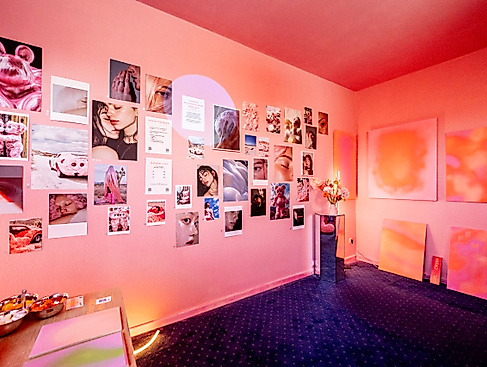 Gestalteter Raum beim altonale Kunstherbst von Stefanie Steckhan