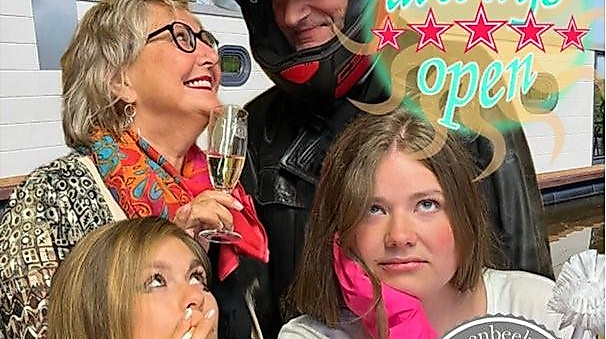 De Steenbeeker: „Hotel Mama“