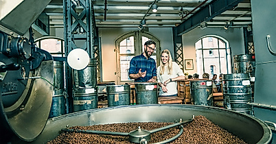 speicherstadt-kaffeeroesterei_kaffeebohnen-mahlen_c-2020_speicherstadt-kaffeeroesterei