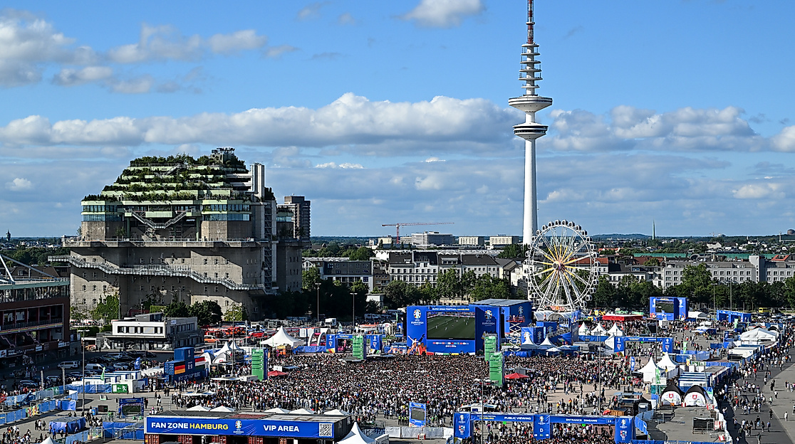 Fan Zone_mit Public Viewing Heiligengeistfeld-Royalty Free (RF)