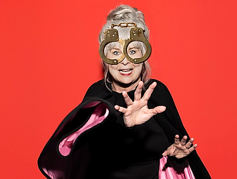 Beate Kiupel in Tiet is Geld im Ohnsorg-Theater