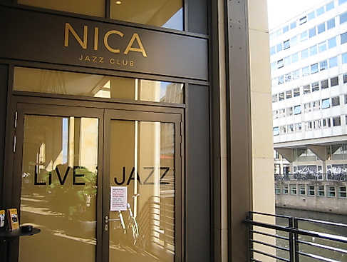Nica-Jazzclub, Eingang am Alsterfleet