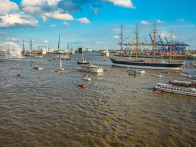 HAFENGEBURTSTAG Einlaufparade