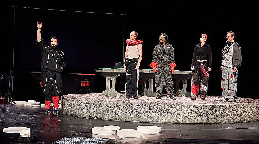 Keine Aufstiegsgeschichte
                                - Stückentwicklung von Marco Damghani, Olivier David und Ensemble