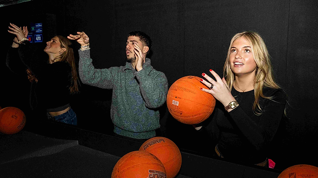 Basketballspiel im Innenbereich