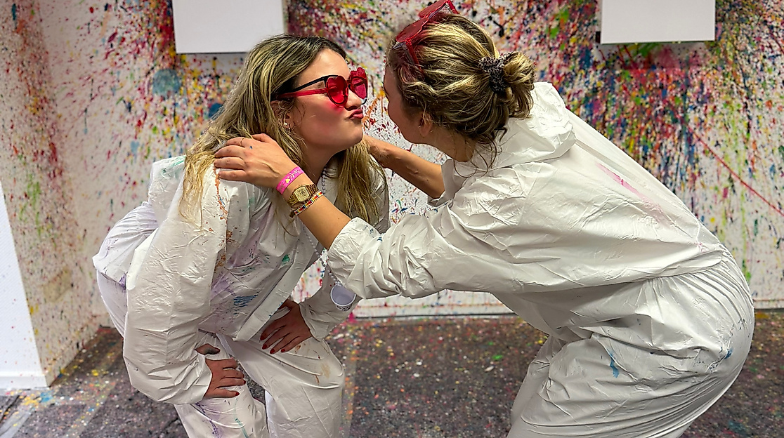 Zwei Freundinnen bei ART WAVE