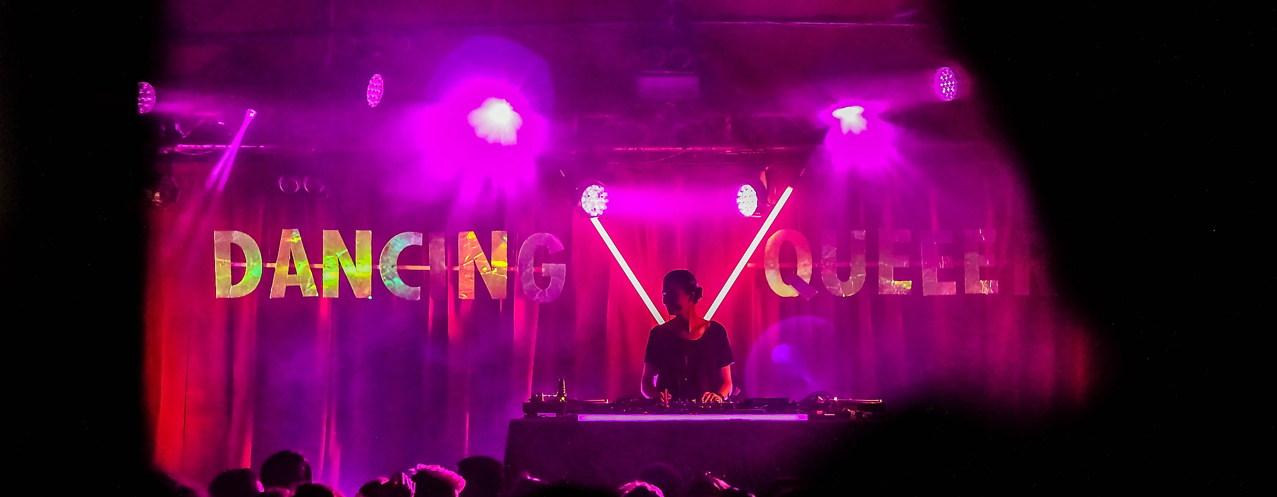 tanzen-party_c-unsplash-juliette-f