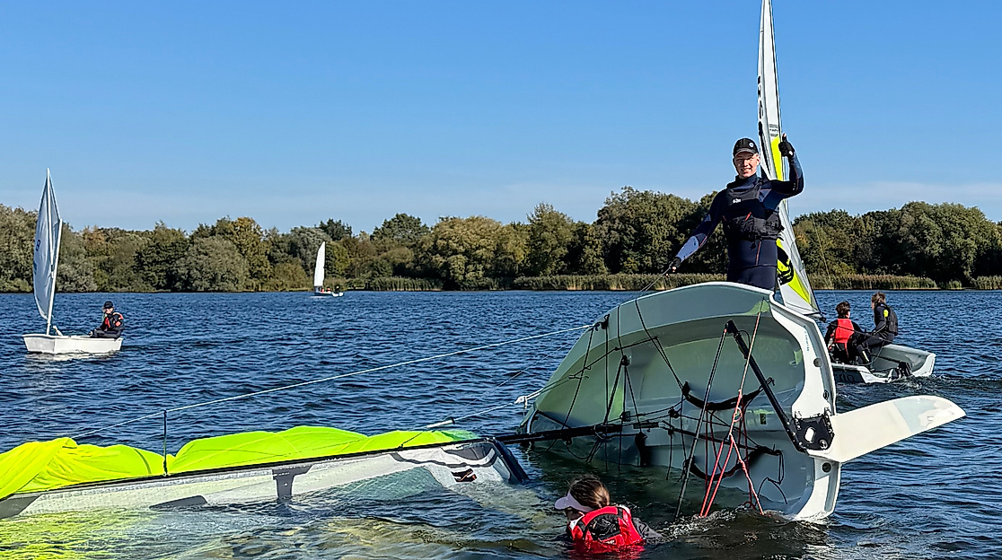 Im Training auf dem Neuländer See können die Jugendlichen in sicherem Rahmen Grenzen ausloten.