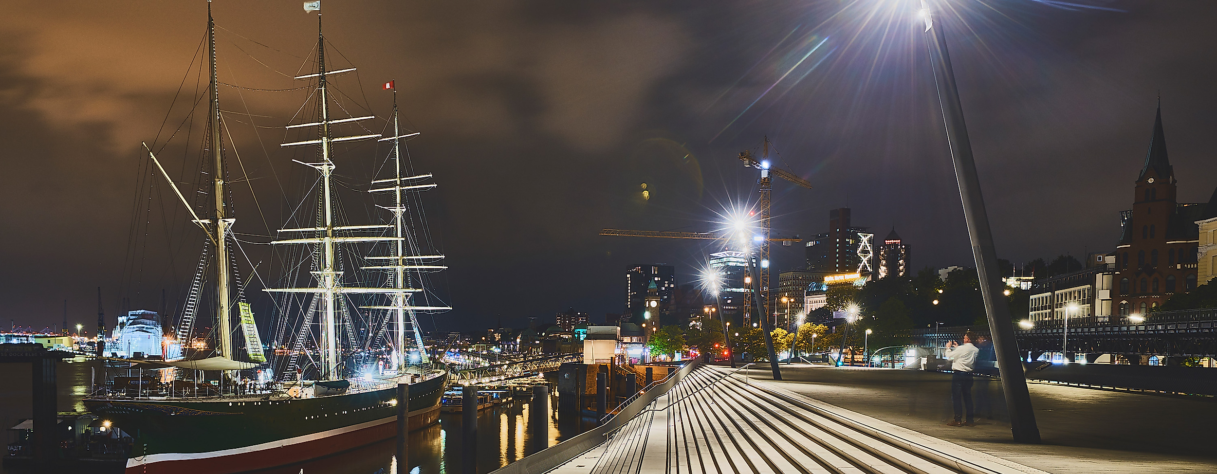 elbpromenade_rickmer-rickmers_nachtaufnahme_c-2019-thisisjulia-photography-3