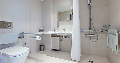 Behindertengerechtes Bad Radisson Blu Hamburg Dammtor