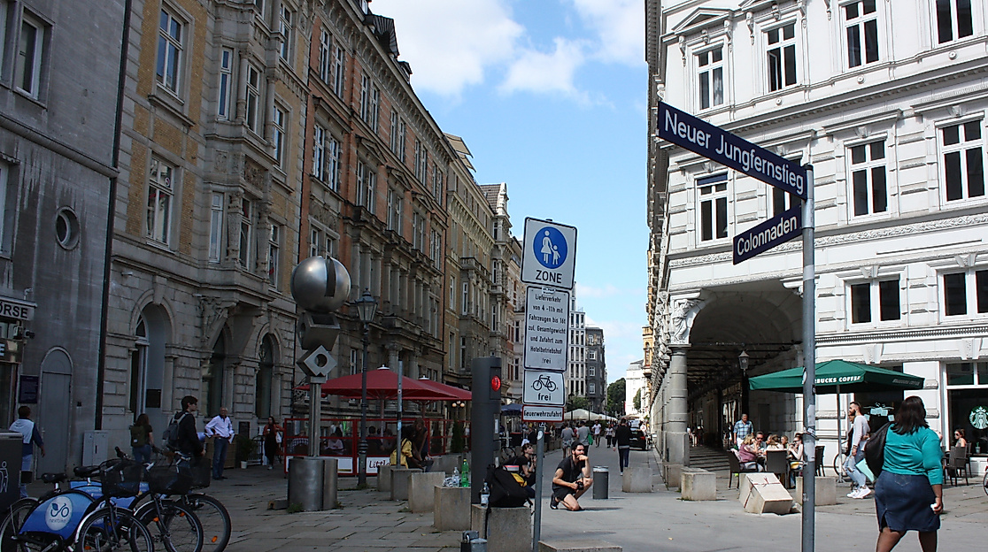 Treffpunkt: Colonnaden Ecke Neuer Jungfernstieg