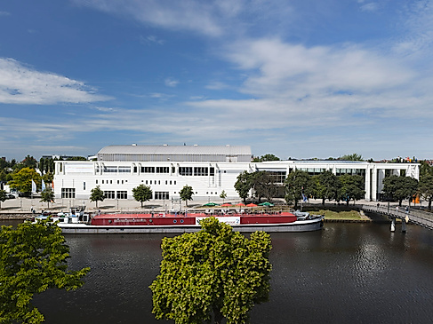 Musik- und Kongreßhalle Lübeck von außen