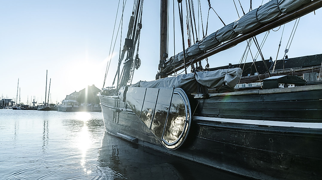 Historisches Segelschiff im Hafen von Glückstadt