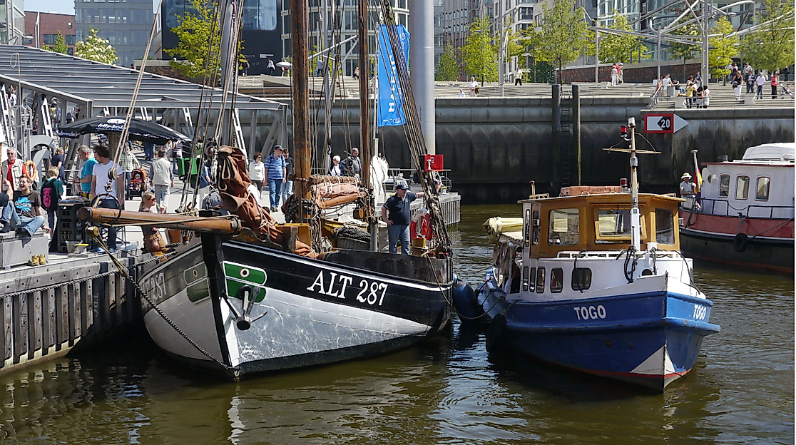Der Traditionsschiffhafen am Sandtorkai