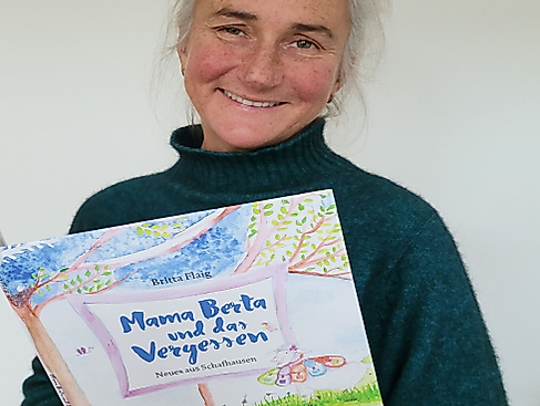 Britta_mit_Buch2