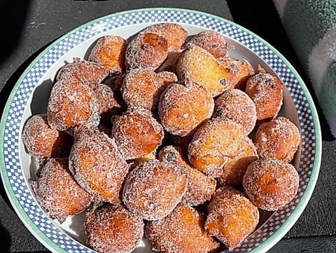 Frisch gebackene Kröpel