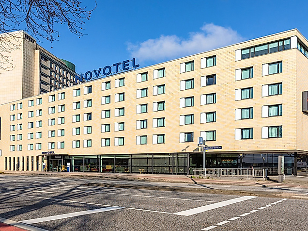 Hotel Novotel Hamburg City Alster: Außenansicht
