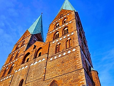 Gottesdienst zum Jahreswechsel mit Pauken und Trompeten mit Propst Oliver Erckens