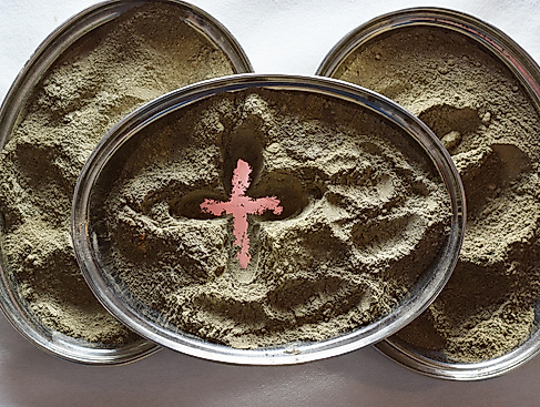 Aschenschale mit Kreuz